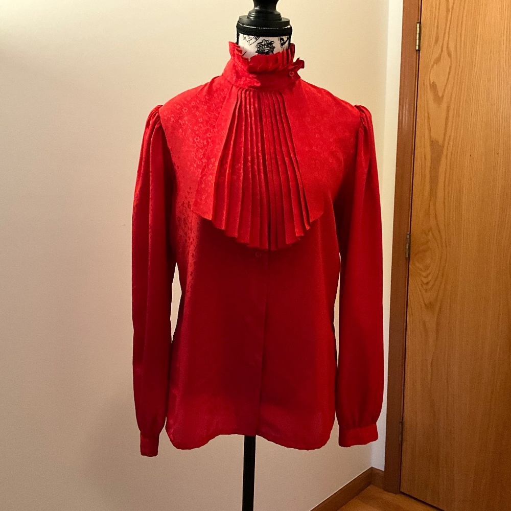 Casual Corner Vintage Business Casual Red Blouse Size 11 (runs a 10)